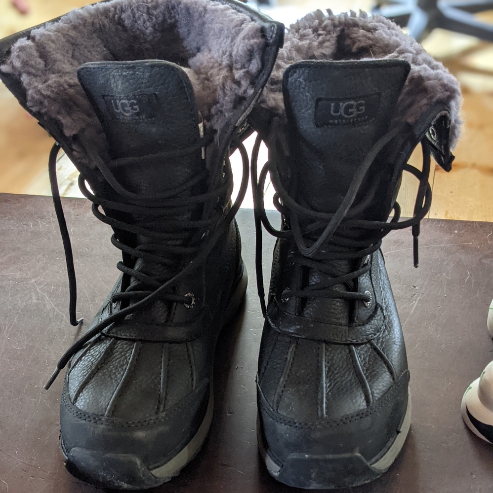 Excellent, like new Ugg Adirondack III size 7.5 boots